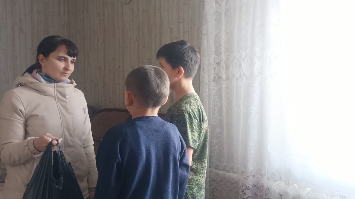 Посещение семей с детьми.