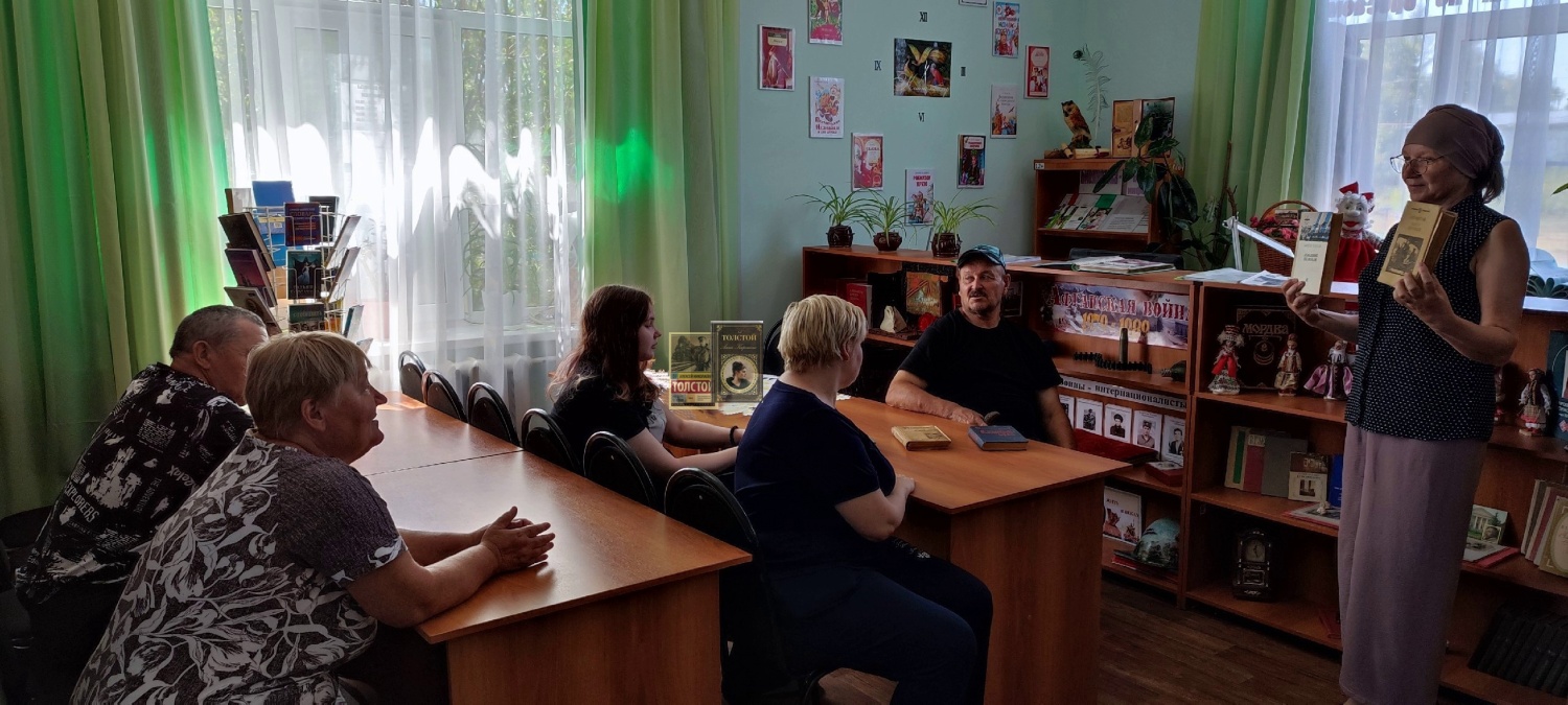 В библиотеке села Старое Славкино проведен обзор книжной выставки «Забытых книг любимые страницы» В библиотеке села Старое Славкино проведен обзор книжной выставки «Забытых книг любимые страницы»