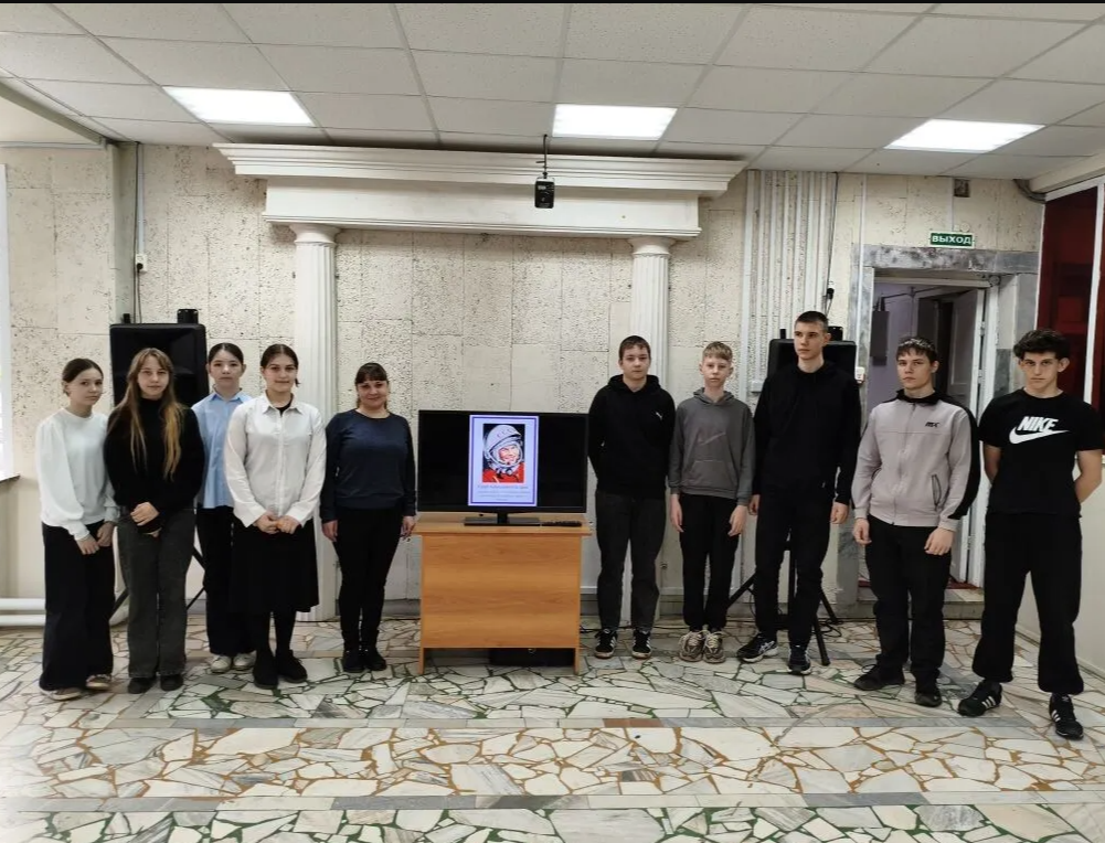 В районном доме культуры села Малая Сердоба состоялся информационный час «Гагарин – легенда», посвященный Дню космонавтики.