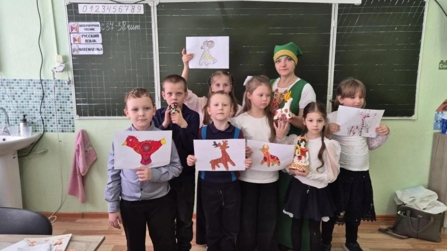 В 1б классе прошло мероприятия, посвящённое истории Абашинской игрушки