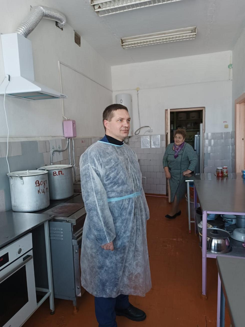 Глава Малосердобинского района Иван Алексеевич Кирюхин проверил осуществление услуги по организации горячего питания школьников в школе с.Чунаки Глава Малосердобинского района Иван Алексеевич Кирюхин проверил осуществление услуги по организации горячего питания школьников в школе с.Чунаки