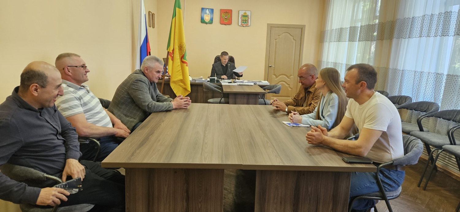 В рамках празднования дня российского предпринимательства  в администрации Малосердобинского района было проведено заседание совета по инвестиционному развитию и предпринимательству при администрации Малосердобинского района Пензенской области