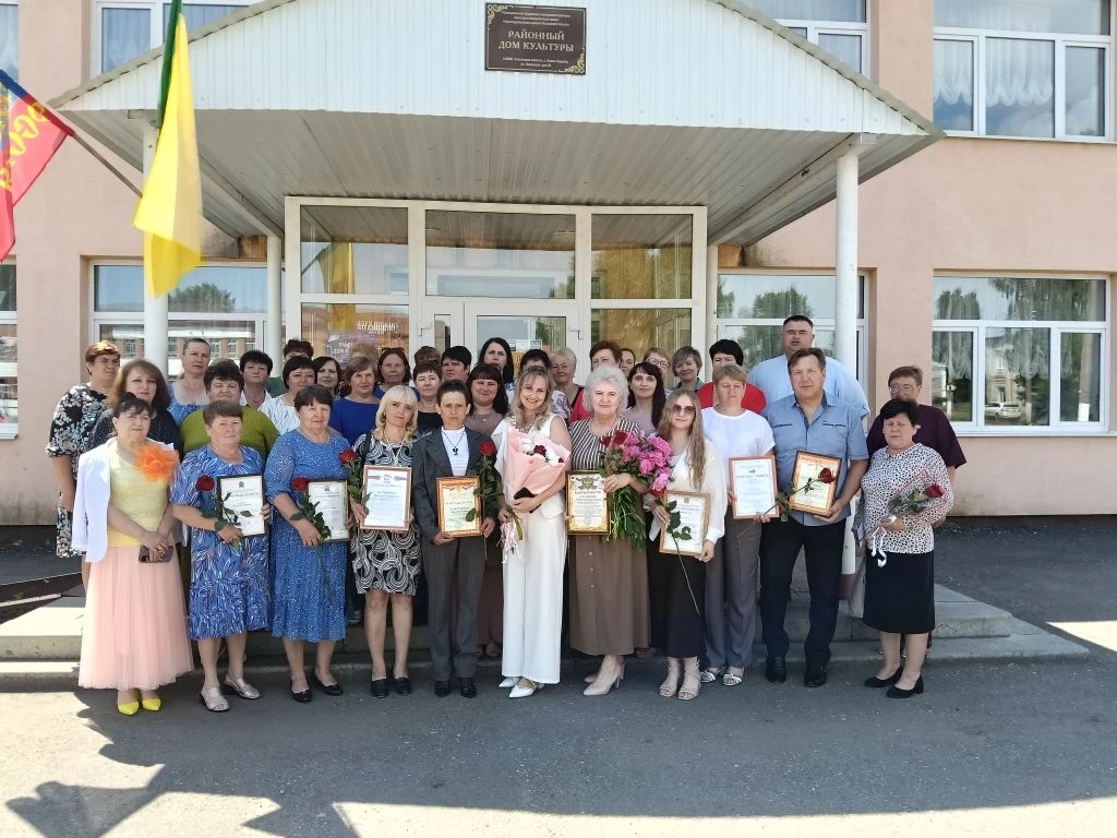В районном Доме культуры Малосердобинского района состоялось торжественное мероприятие, посвященное Дню социального работника. 