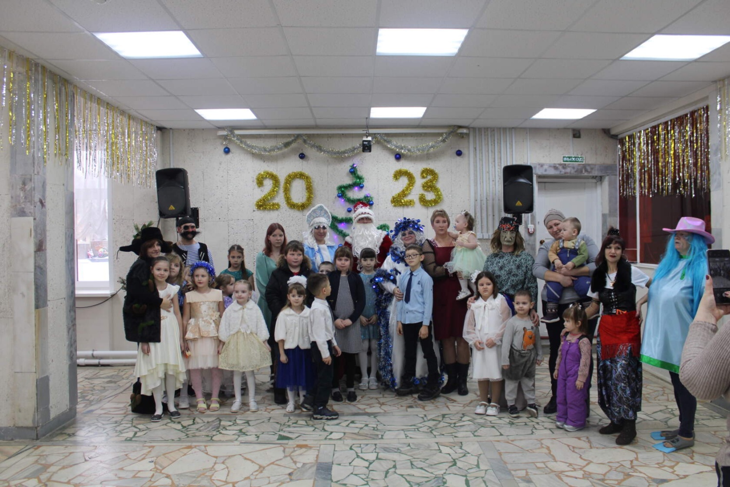 Новогоднее представление для детей «Давайте верить в чудеса!»  