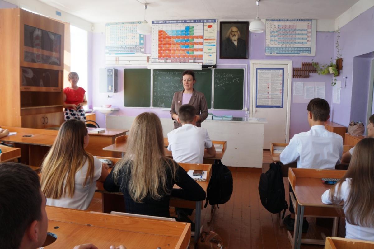 С учащимися старших классов  многопрофильного лицея с. Малая Седоба  встретилась врач-нарколог участковой больницы   