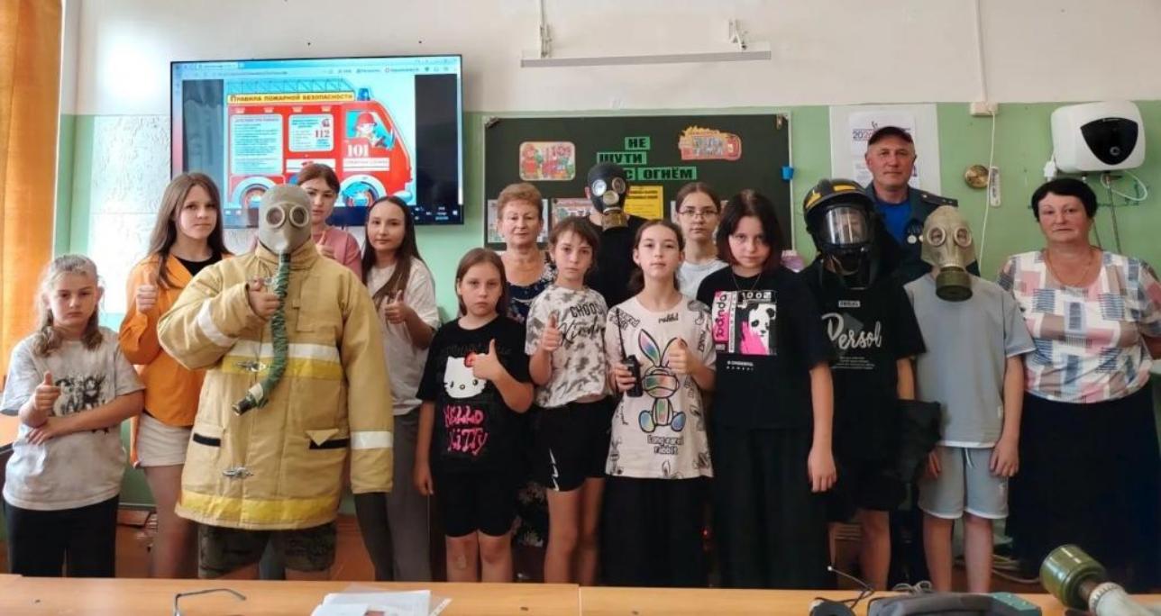  Марьевским  Домом культуры совместно с библиотекой проведён урок безопасности «От шалости до беды один шаг».