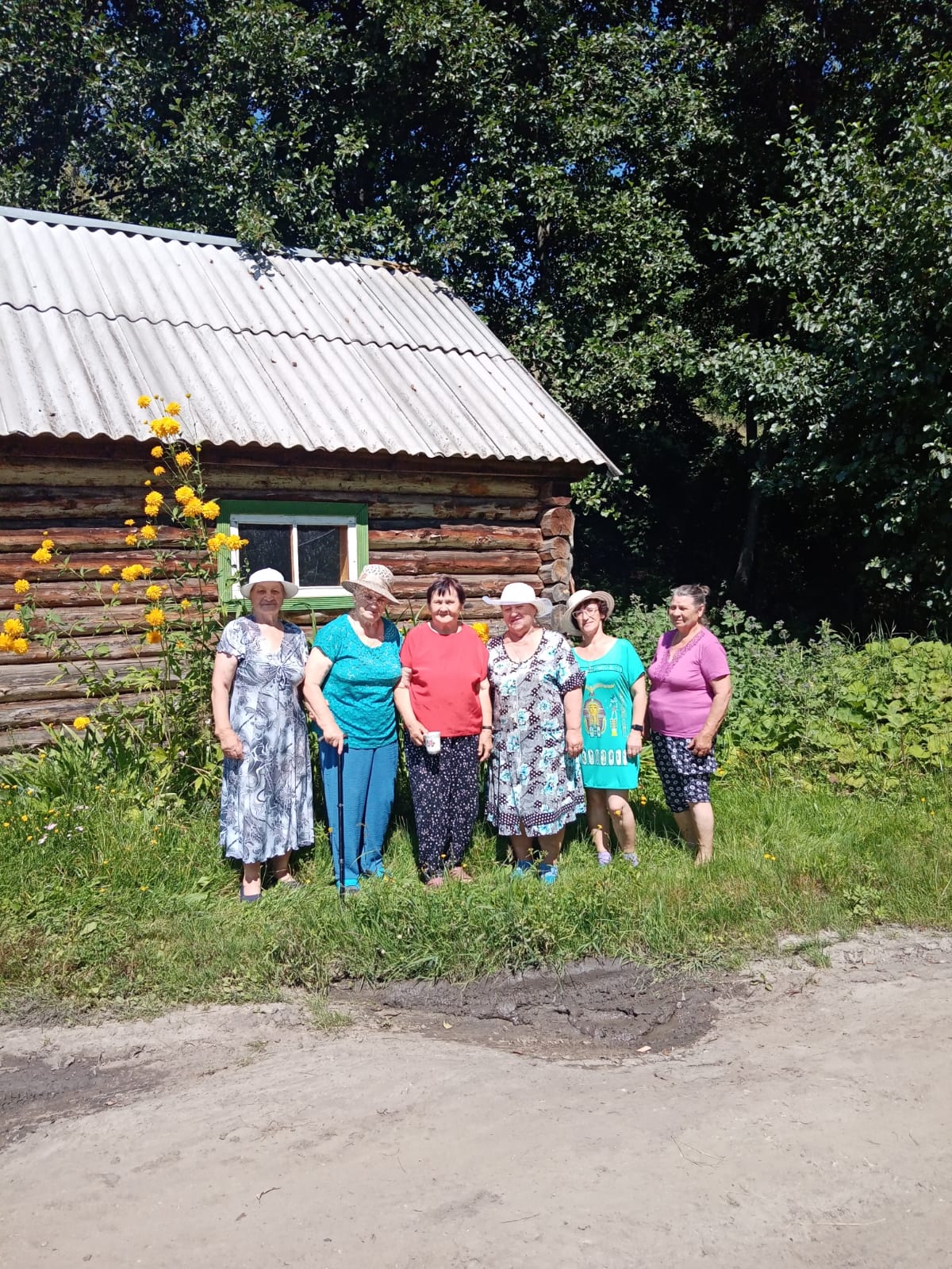 Члены клуба "Улыбка" на отдыхе