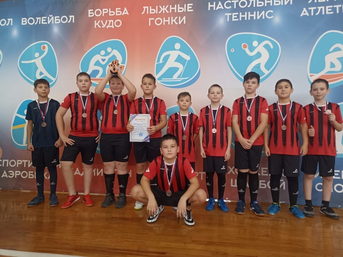 Команда футболистов приняла участие в зональном этапе Всеросскийских соревнований по футзалу .