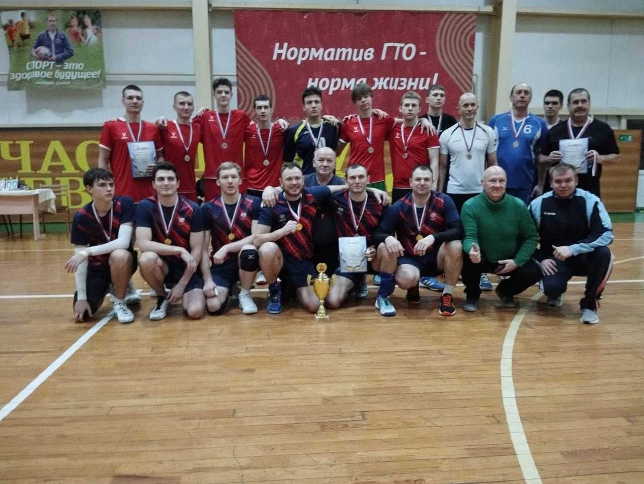 В Физкультурно-оздоровительном комплексе состоялись  волейбольные  турниры ,посвящённый памяти Н.С.Спицина и Т.Т.Кондраковой