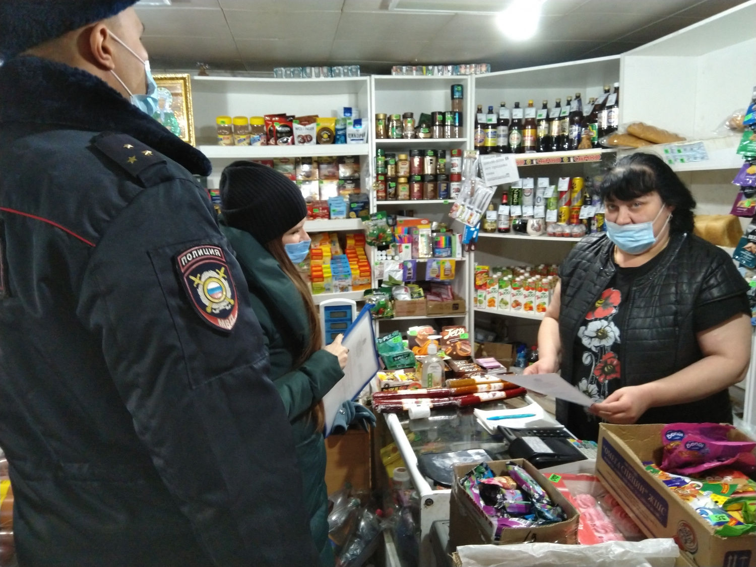В рамках проведения операции в сфере реализации  оборота алкогольной и табачной продукции.