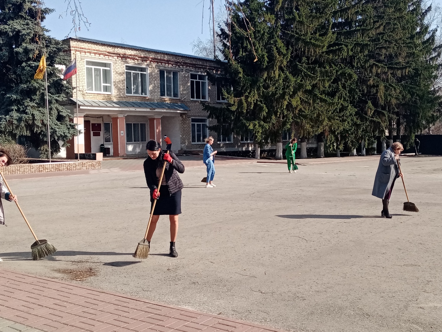  На территории Малосердобинского района проходят санитарные часы по благоустройству и санитарной очистке территорий