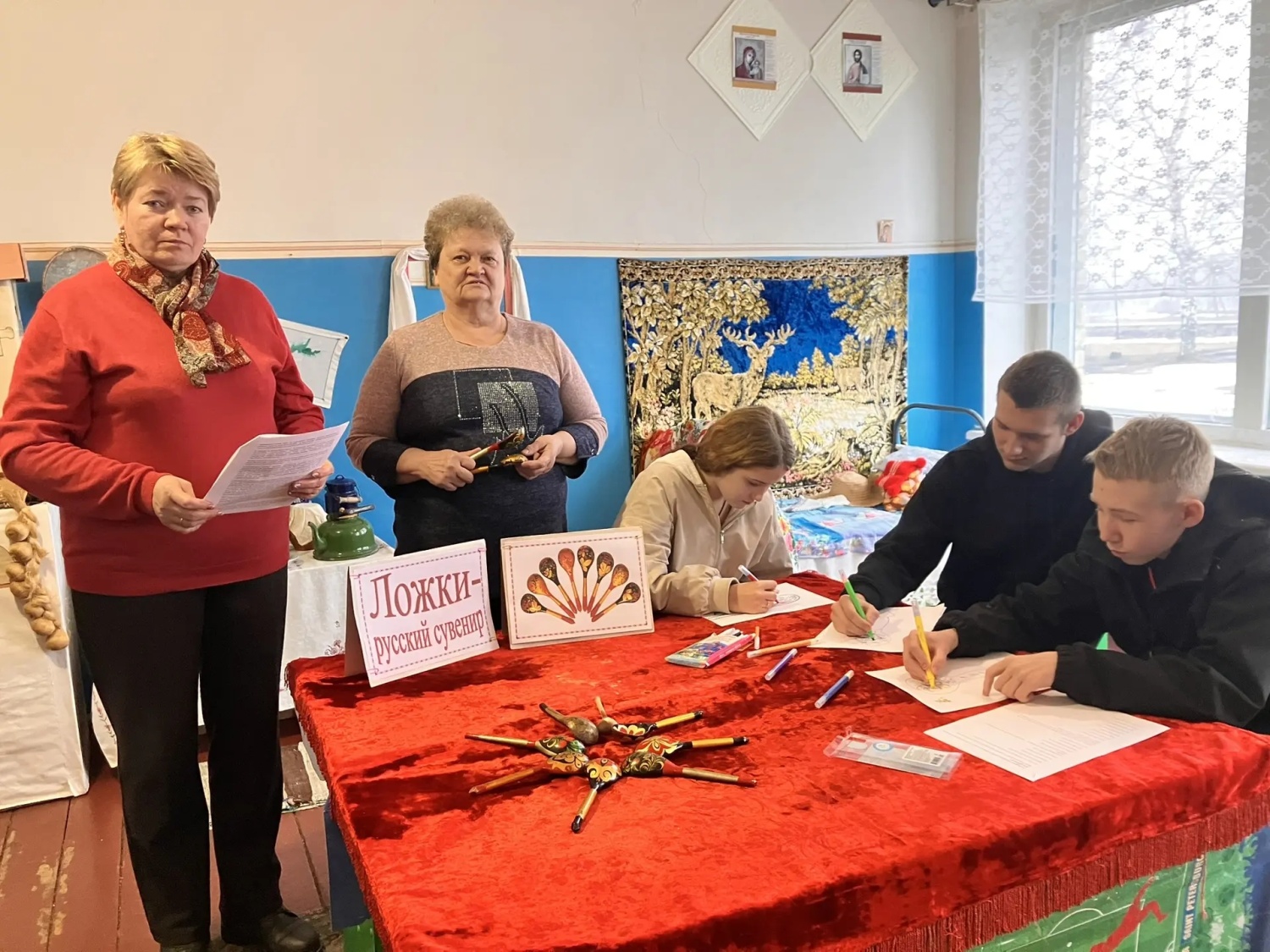 Познавательная программа «Ложка – русский сувенир» проведена работниками культуры села Майское Познавательная программа «Ложка – русский сувенир» проведена работниками культуры села Майское