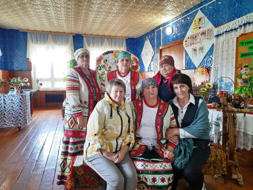 Фольклорные посиделки «В мире нет милей и краше песен и преданий наших». Фольклорные посиделки «В мире нет милей и краше песен и преданий наших».