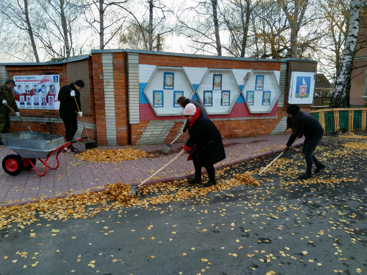 На территории Малосердобинского района продолжаются мероприятия по благоустройству территорий.