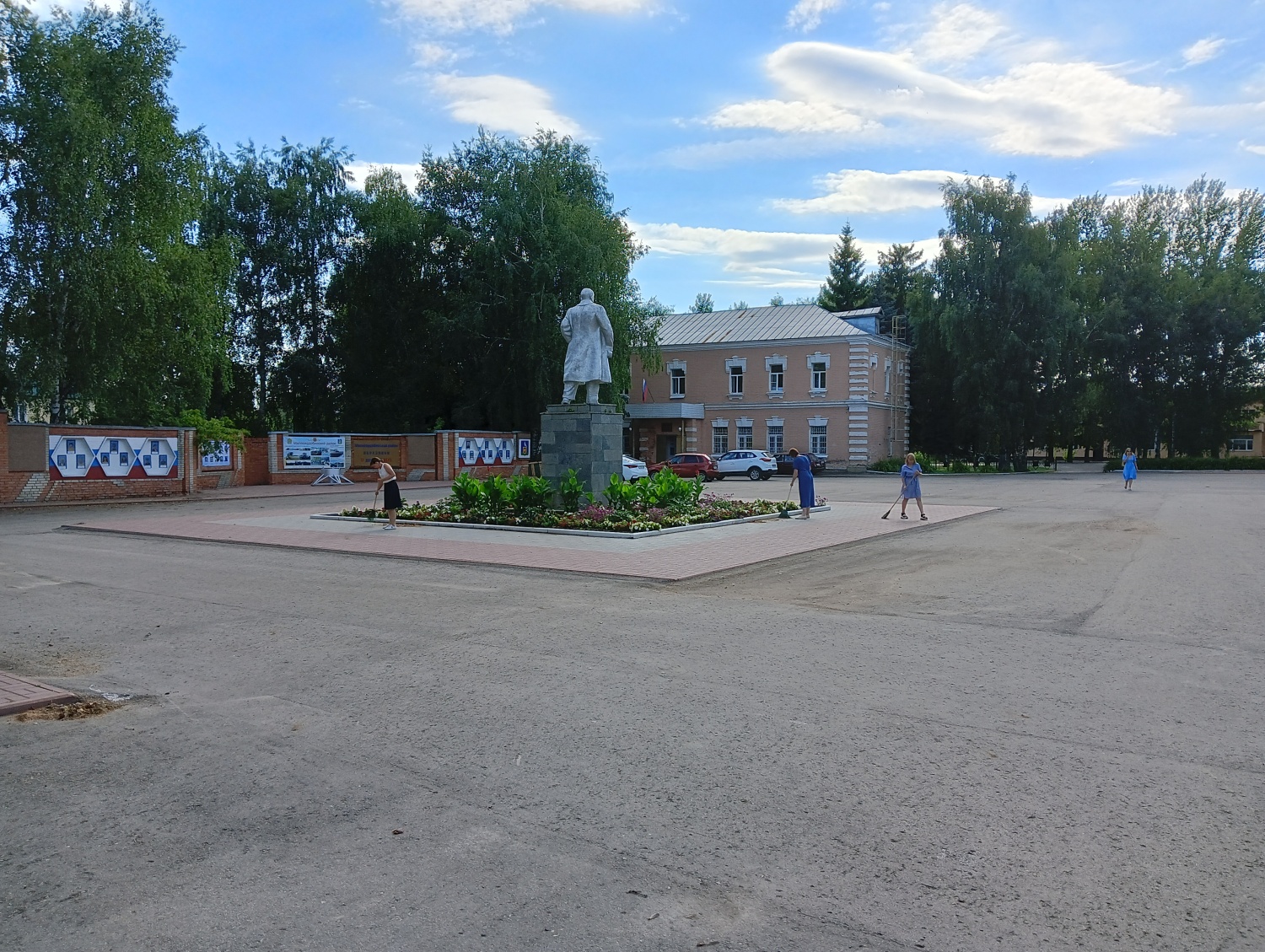 На территории Малосердобинского района продолжается работа по благоустройству и санитарной очистке На территории Малосердобинского района продолжается работа по благоустройству и санитарной очистке
