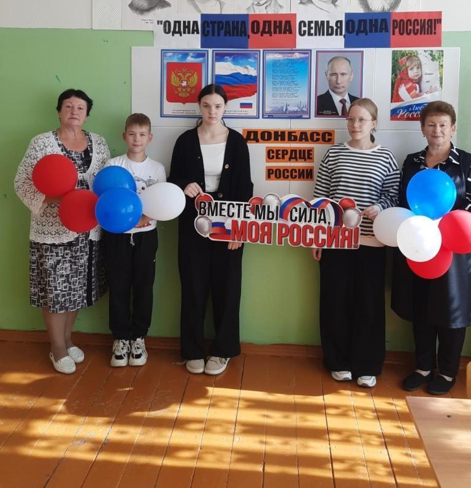 В рамках сетевой патриотической акции «Вместе навсегда! Донбасс. Новороссия. Россия.» Марьевским Домом культуры совместно с библиотекой проведён познавательный час «Донбасс – Россия! Одна история». В рамках сетевой патриотической акции «Вместе навсегда! Донбасс. Новороссия. Россия.» Марьевским Домом культуры совместно с библиотекой проведён познавательный час «Донбасс – Россия! Одна история».