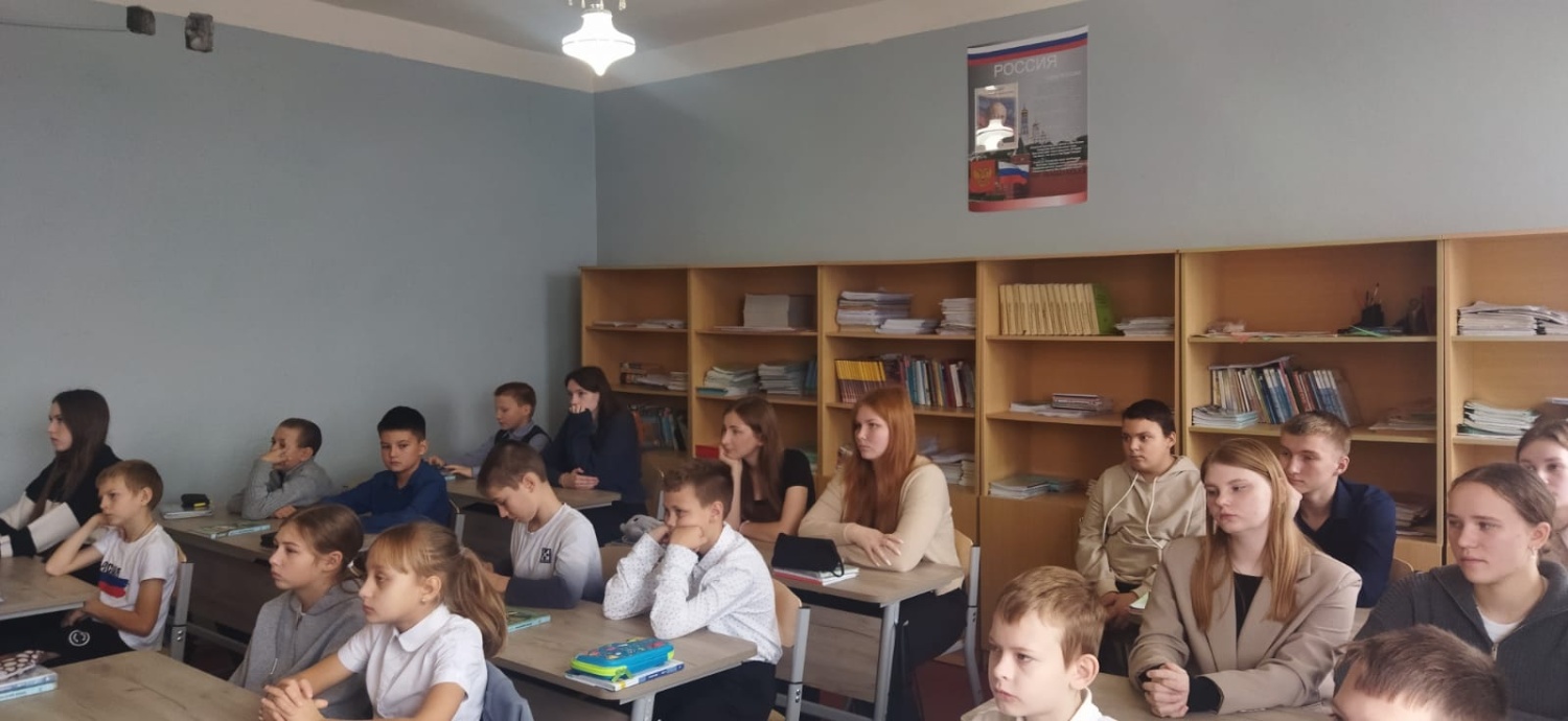 Специалистом Малосердобинской центральной районной библиотеки проведен литературный павильон к 110-летию К.М. Симонова «Я не был солдатом, только корреспондентом…»