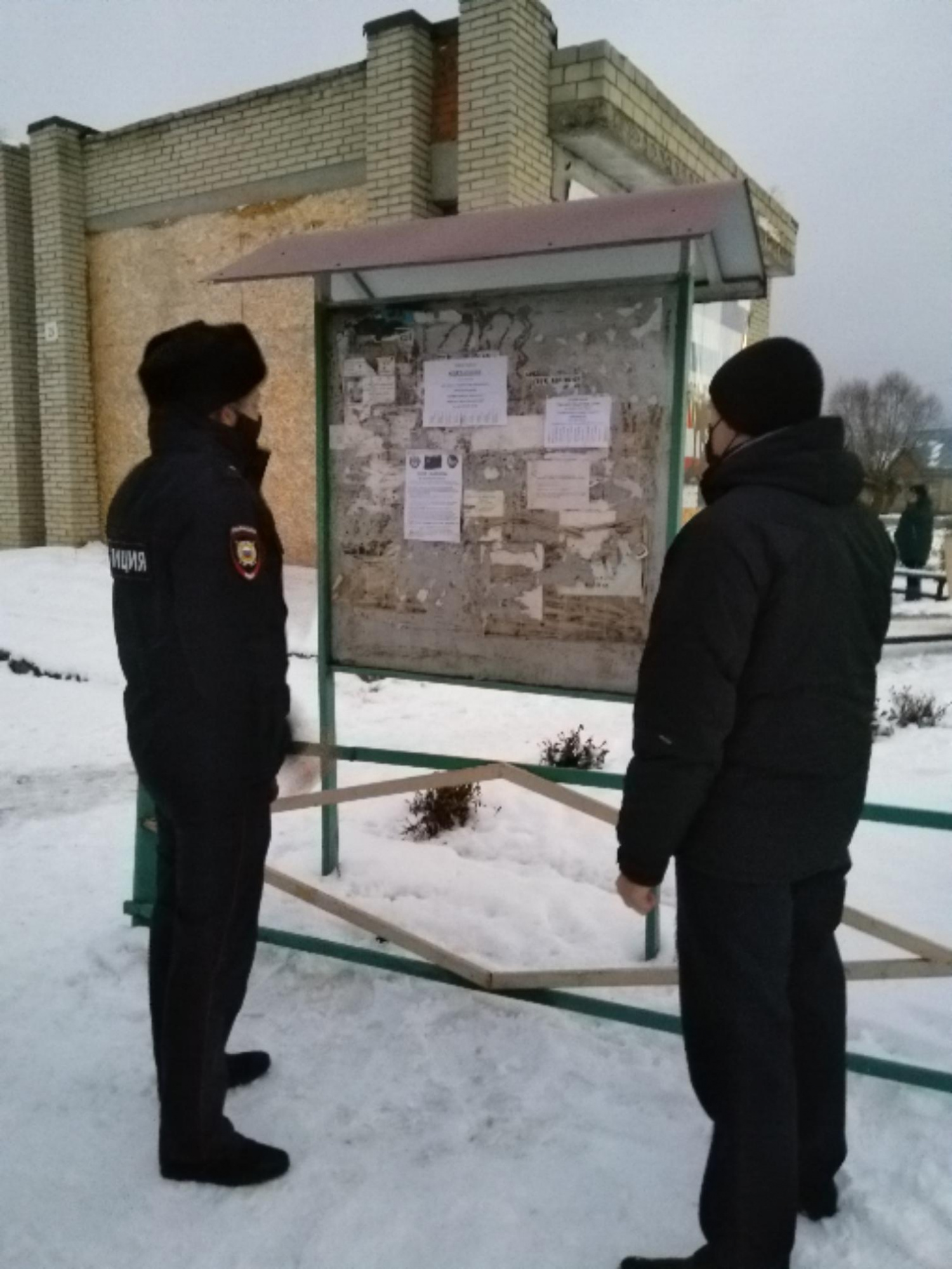 В селе Малая Сердоба проведен рейд по выявлению «уличной» рекламы наркотиков