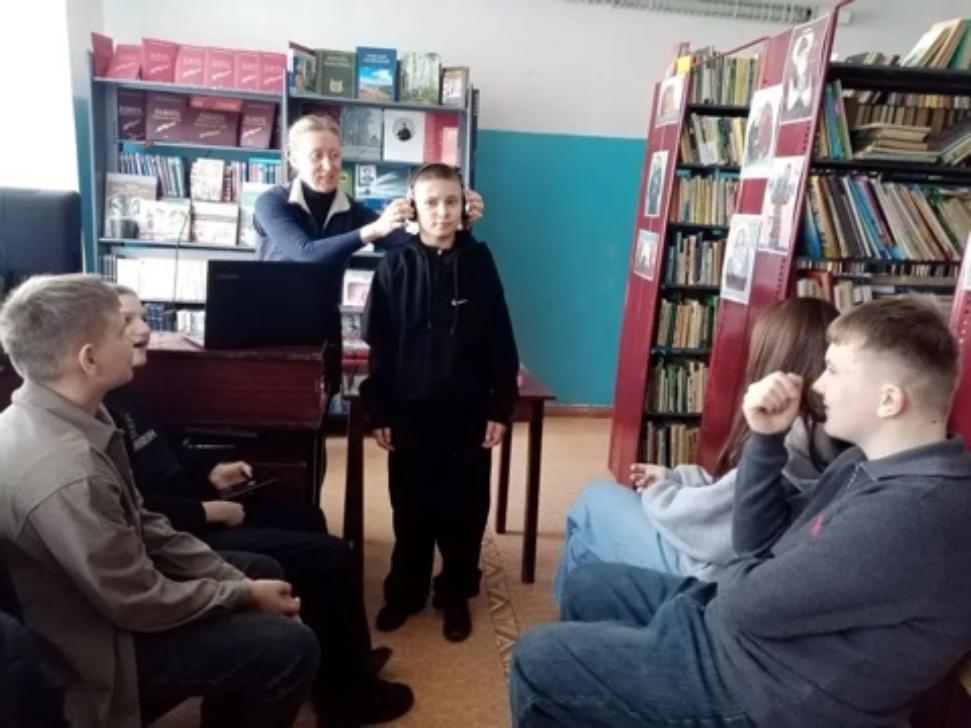 В Ключёвской библиотеке проведена литературно-музыкальная презентация книги «100 Великих композиторов» В Ключёвской библиотеке проведена литературно-музыкальная презентация книги «100 Великих композиторов»