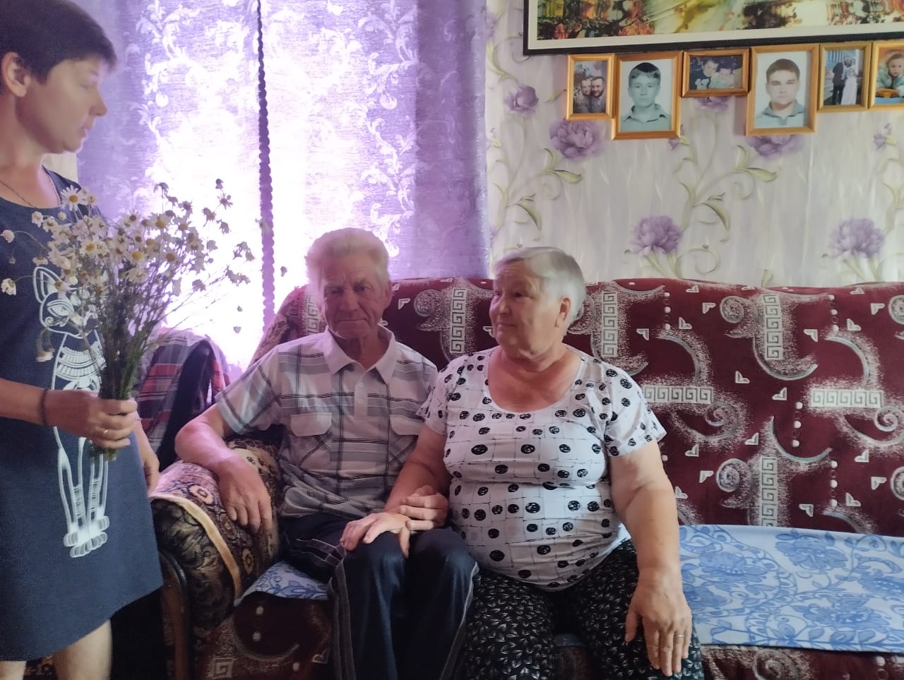 Поздравление получателей социальных услуг с Днем семьи, любви и верности