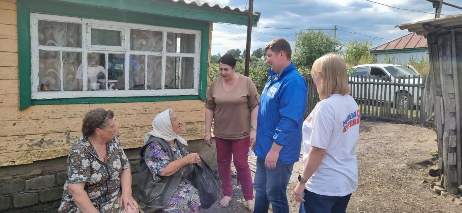  Пенсионерам Малосердобинского района вручили продуктовые наборы