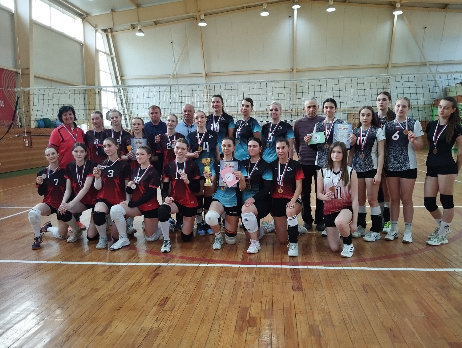 В ФОКе "Мечта" прошел турнир по волейболу на Кубок ПРОО ФОСК Урожай среди женских команд, посвящённый памяти Кондраковой  Т.Т.