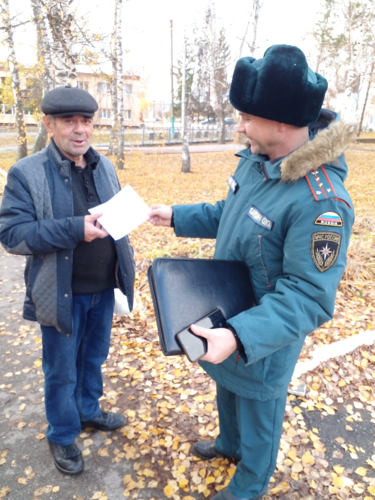 Проведены профилактические беседы с жителями многоквартирных домов, с престарелыми гражданами о мерах пожарной безопасности в быту Проведены профилактические беседы с жителями многоквартирных домов, с престарелыми гражданами о мерах пожарной безопасности в быту