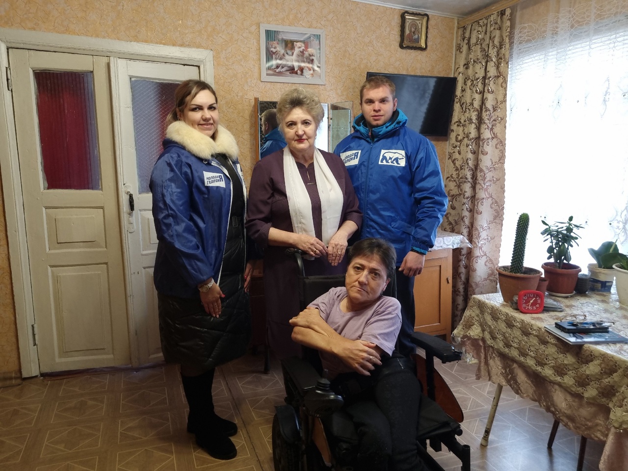 Активисты "Молодой Гвардии Единой России" Малосердобинского района во Всемирный день сострадания посетили женщину-инвалида