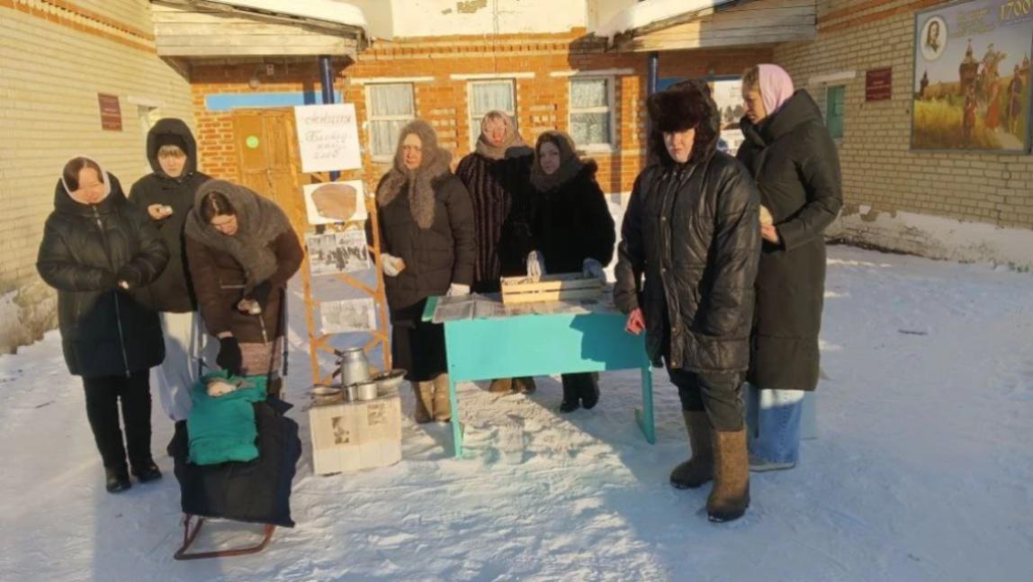 В рамках всероссийской акции «Свеча памяти у Невы» педагоги первичного отделения Движения Первых Дома детского творчества села Малая Сердоба подготовили уникальную иммерсивную постановку «Дети блокадного Ленинграда».