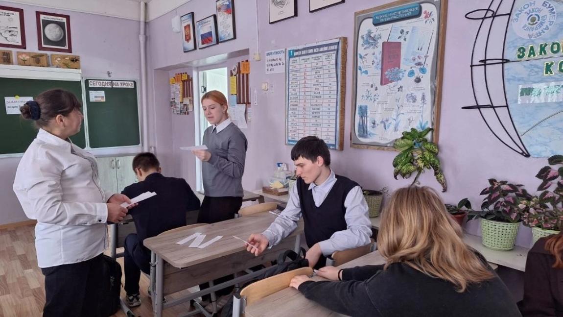 Специалистом Малосердобинской центральной районной библиотеки проведен экологический час ко Всемирному дню Земли «Земля - слезинка на щеке Вселенной» Специалистом Малосердобинской центральной районной библиотеки проведен экологический час ко Всемирному дню Земли «Земля - слезинка на щеке Вселенной»