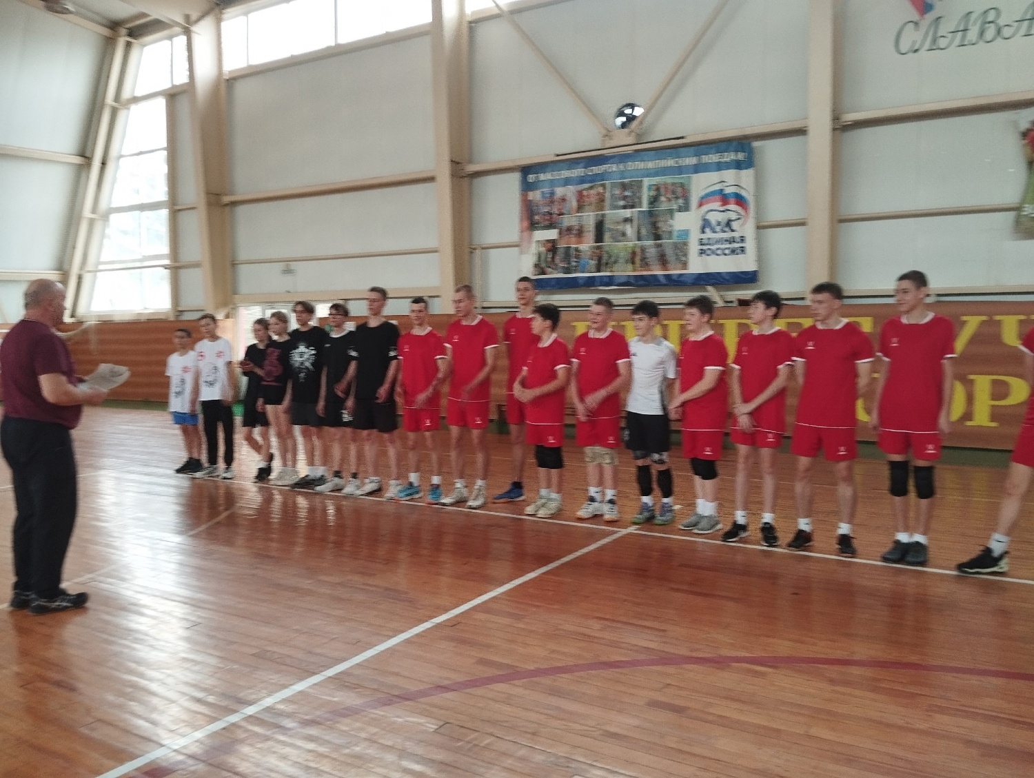 Прошли районные соревнования по волейболу.