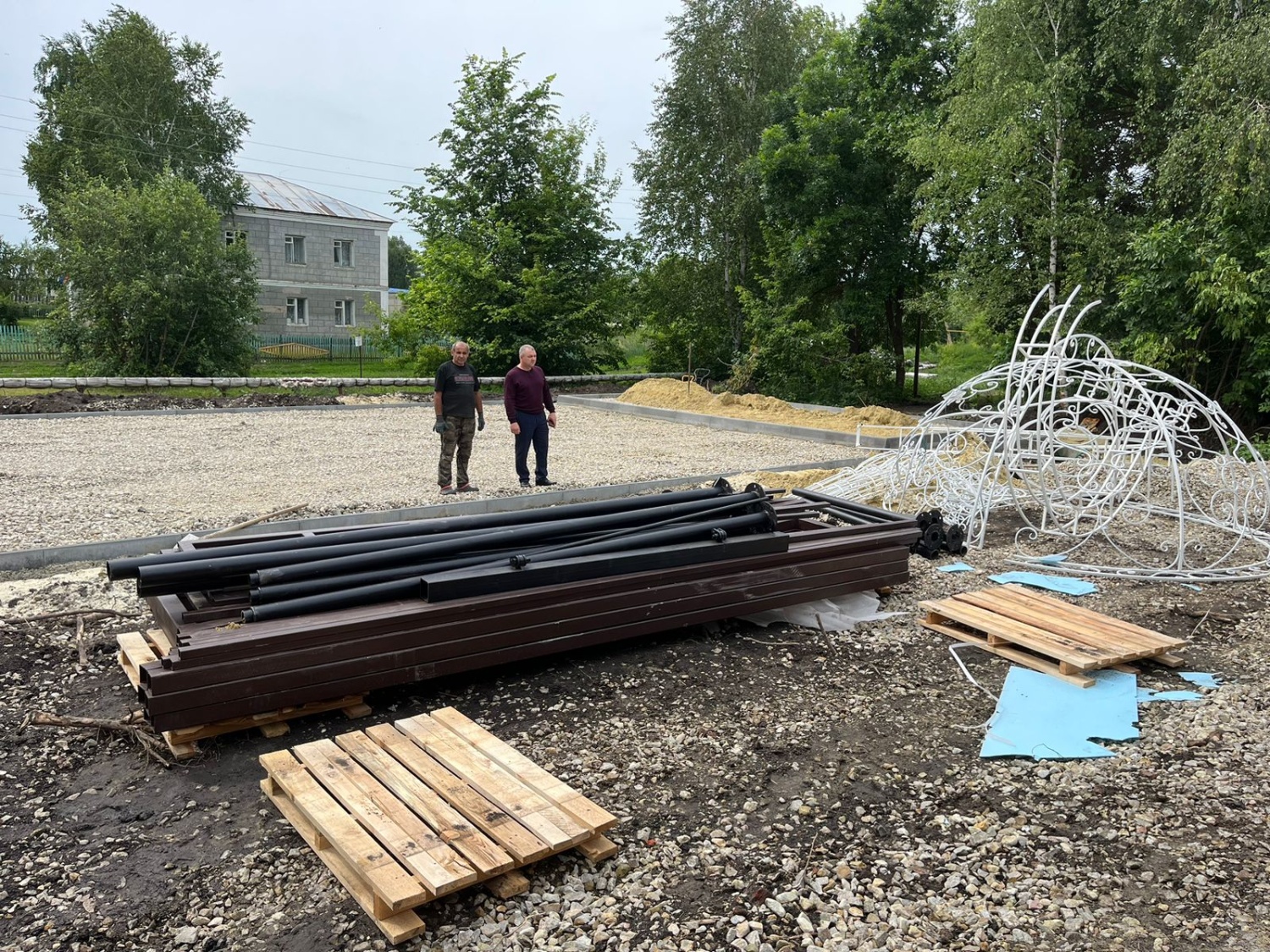 В селе Малая Сердоба продолжаются ра﻿боты по формированию комфортной городской среды