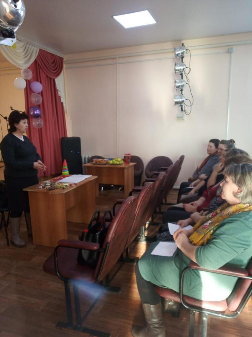 В МБУК Старославкинский КДЦ проведен семинар для приемных родителей В МБУК Старославкинский КДЦ проведен семинар для приемных родителей