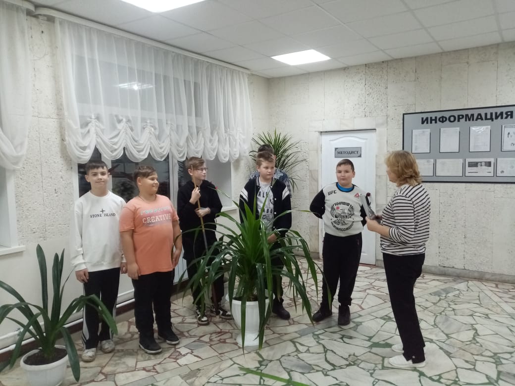  Информационная программа, посвященная телефону доверия " Трудно? Позвони"
