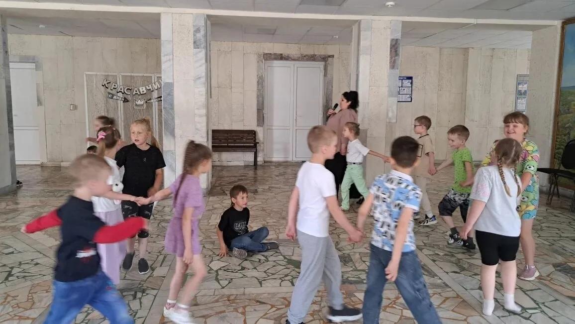 «Солнце ярко светит».