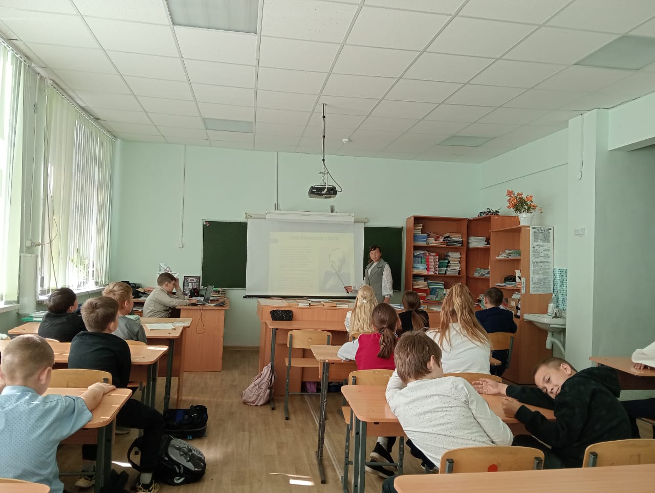 Специалистом Малосердобинской центральной районной библиотеки проведена литературно-музыкальная гостиная «Я буду сегодня с тобой говорить…».