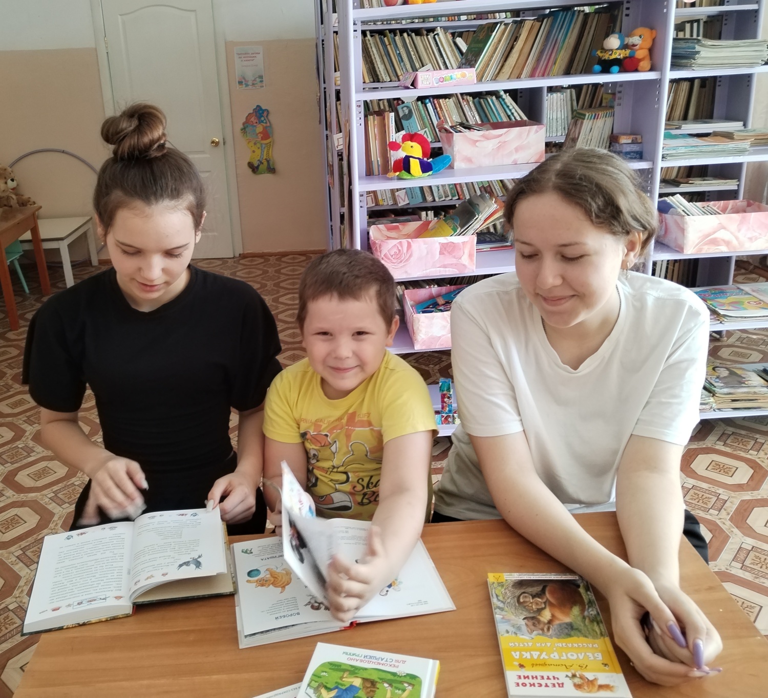 Обзор «Галерея книжных новинок» проведён в Топловской библиотеке. Обзор «Галерея книжных новинок» проведён в Топловской библиотеке.