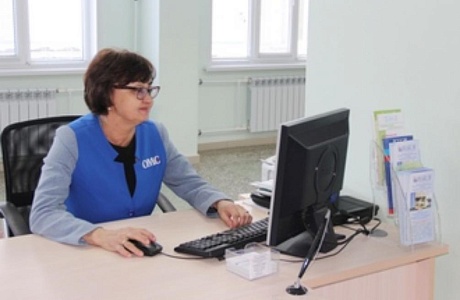 Страховые представители ежедневно оказывают пациентам практическую помощь Страховые представители ежедневно оказывают пациентам практическую помощь