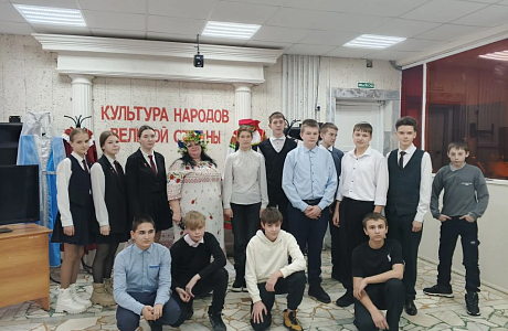 В РДК в рамках Года Единства народов России прошёл час интересных сообщений «Культура народов великой страны».