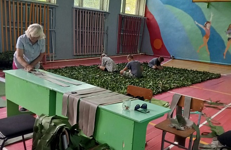 В школе села Чунаки продолжается плетение сетей для участников СВО