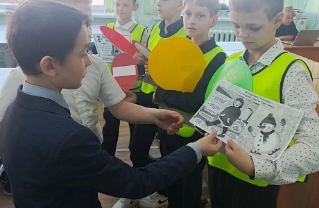 Учащиеся объединения «Юные инспектора дорожного движения»  обсудили правила поведения на дороге в гололед