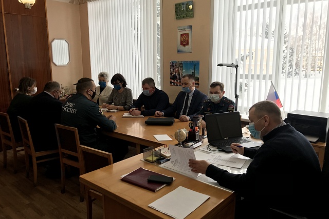 Заседание комиссии по чрезвычайным ситуациям и обеспечению пожарной безопасности Заседание комиссии по чрезвычайным ситуациям и обеспечению пожарной безопасности