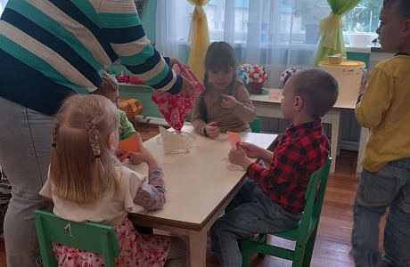 В средней группе детского сада «Солнышко» с. Малая Сердоба прошло познавательное мероприятие, посвящённое Дню геометрических фигур