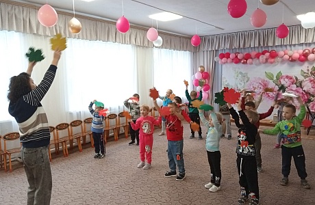 Учащиеся объединения «Танцевальный калейдоскоп» Дома детского творчества отправились в осеннее путешествие Учащиеся объединения «Танцевальный калейдоскоп» Дома детского творчества отправились в осеннее путешествие