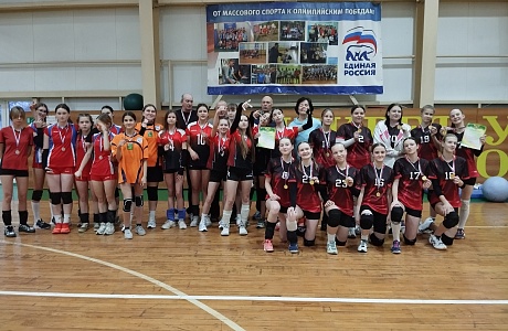 в Фоке "Мечта" прошёл открытый турнир по волейболу среди девушек, посвященный Дню рождения политической партии "Единая Россия"