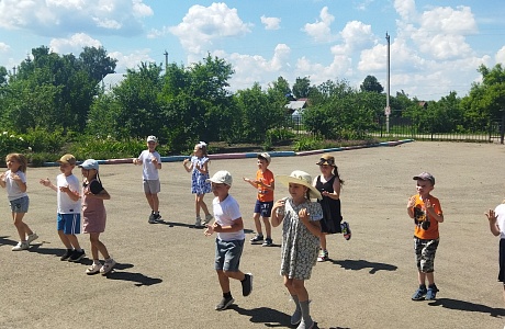 Единство поколений:патриотические флешмобы в "Муравейнике" Единство поколений:патриотические флешмобы в "Муравейнике"