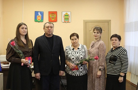 В преддверии Международного праздника в честь матерей от имени Пензенской областной организации общероссийского Профсоюза РГУ и ОО РФ  были вручены сертификаты членам Профсоюзов администрации Малосердобинского района и КЦСОН Малосердобинского района