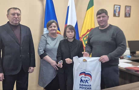  Сегодня состоялось вручение ключей от жилого помещения, предназначенного для детей-сирот и детей, оставшихся без попечения родителей.