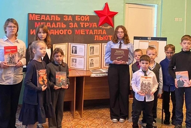 В Малосердобинской центральной районной библиотеке проведен час героического портрета «Медаль за бой, медаль за труд из одного металла льют» В Малосердобинской центральной районной библиотеке проведен час героического портрета «Медаль за бой, медаль за труд из одного металла льют»