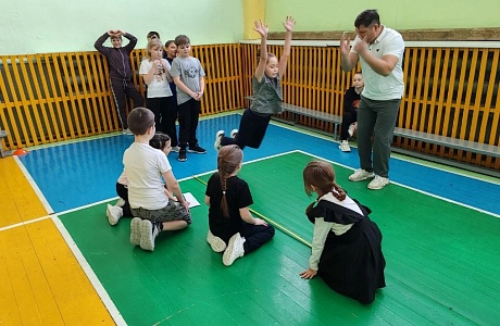 В преддверии празднования международного женского дня 8 марта учащиеся и педагоги образовательных учреждений приняли участие в сдаче нормативных испытаний ВФСК ГТО.